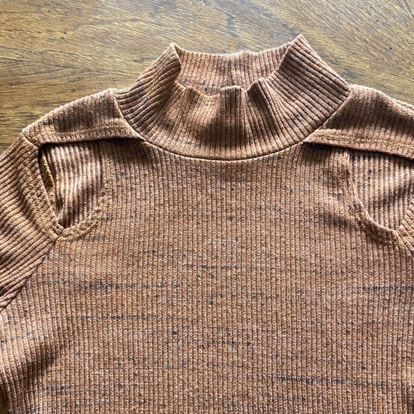 Project Social T Small Ribbed Women's cutout soft turtleneck - Picture 5 of 7